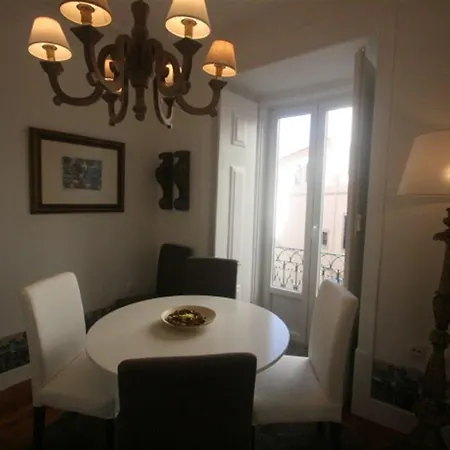 Exquisit 4 Bedroom Apartment In Lisbon *